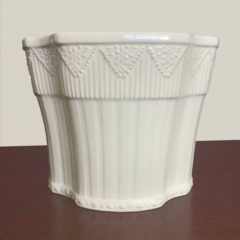 EUC Harry & David Bone Colored Ceramic Planter